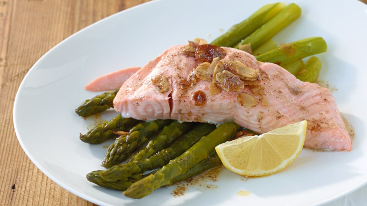 Grüner Spargel mit Lachs Rezept