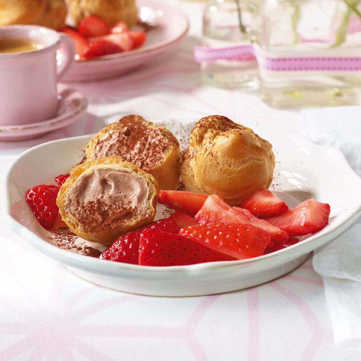 Geeiste Schoko-Profiteroles