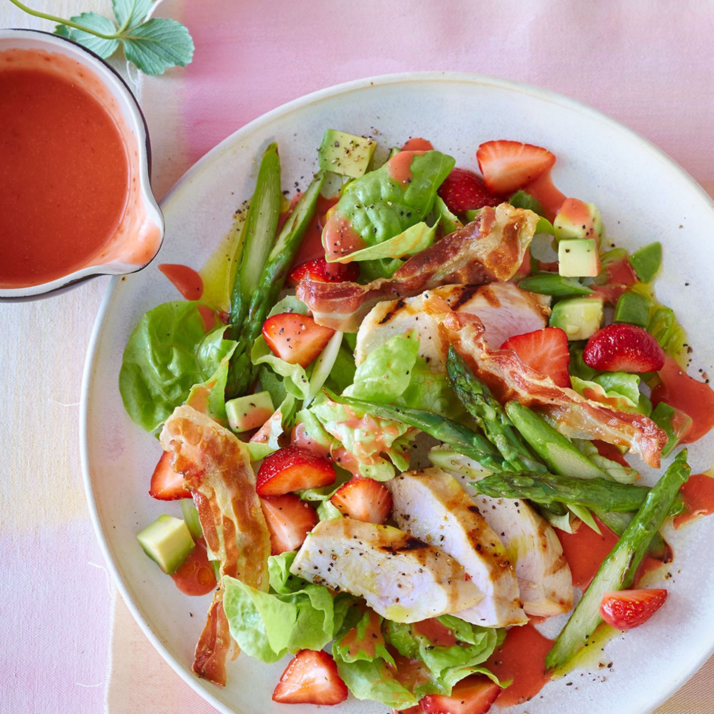 Salat mit Hähnchen und Erdbeer-Dressing