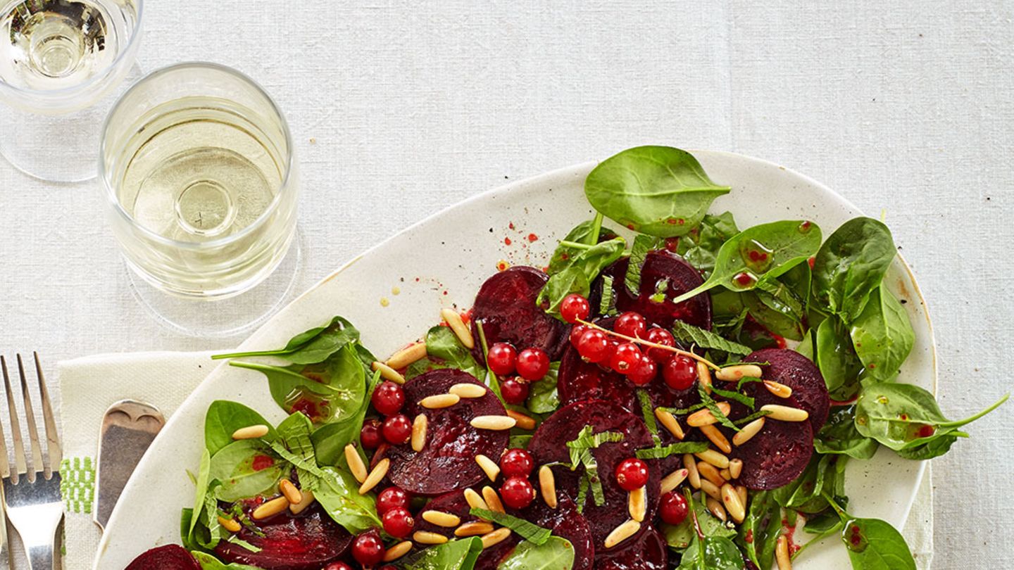 Rote-Bete-Salat mit Johannisbeer-Dressing Rezept - [ESSEN UND TRINKEN]
