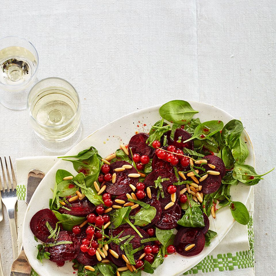 Rote-Bete-Salat mit Johannisbeer-Dressing