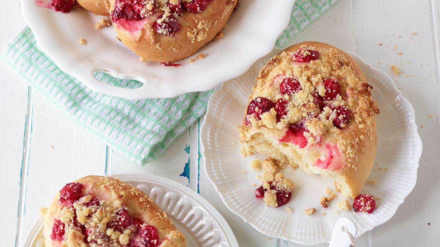 Kirschfladen mit Marzipanstreuseln Rezept