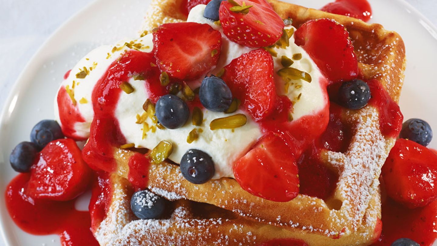 Marinierte Erdbeeren mit Waffeln Rezept