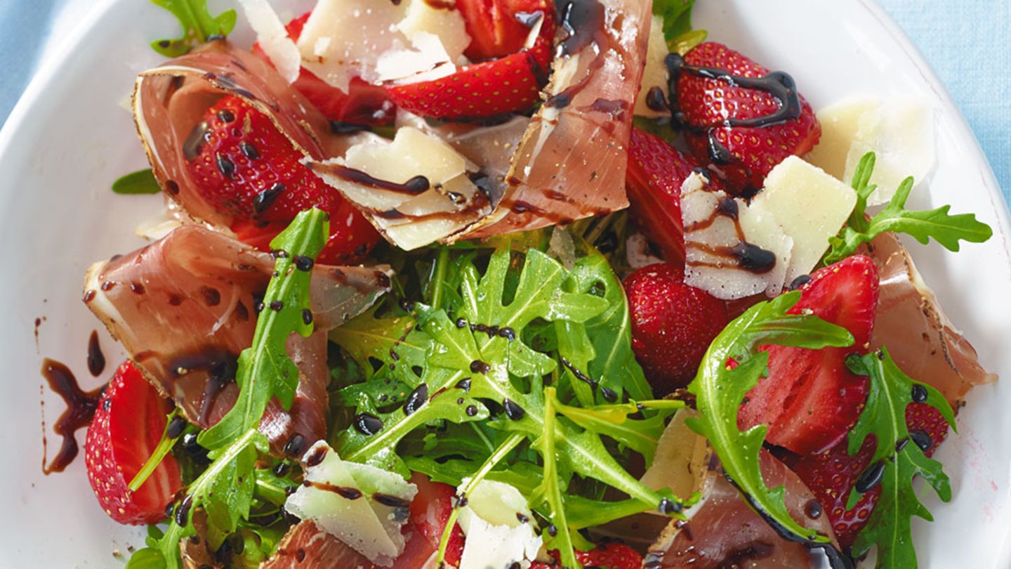 Erdbeer-Rauke-Salat mit Schinken Rezept