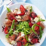 Erdbeer-Rauke-Salat mit Schinken