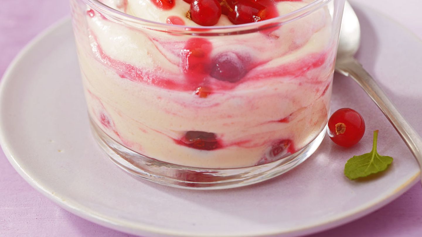 Weiße Schoko-Creme mit Johannisbeeren Rezept