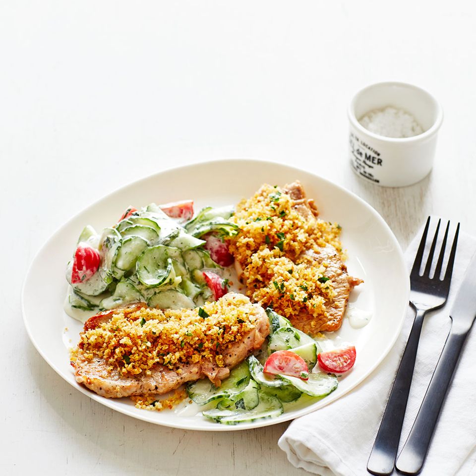 Kalbsschnitzel mit Gurkensalat