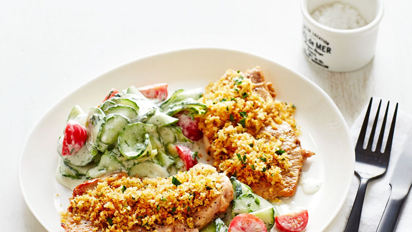 Kalbsschnitzel mit Gurkensalat Rezept