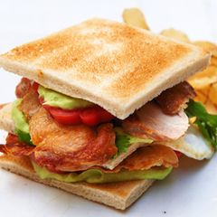 Hähnchen-Club-Sandwich