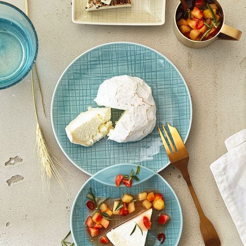 Scharfe Äpfel zu Ziegenkäse