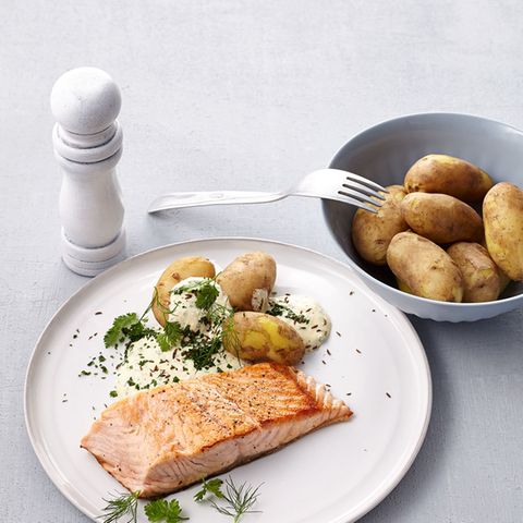 Lachs mit Pellkartoffeln und Quark