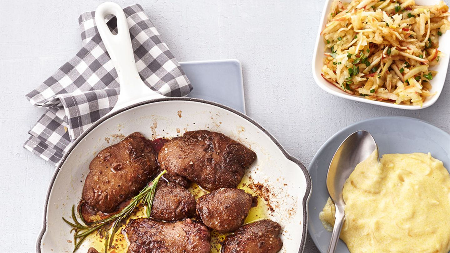 Geflügelleber mit Zwiebel-Polenta und Apfelsalat Rezept