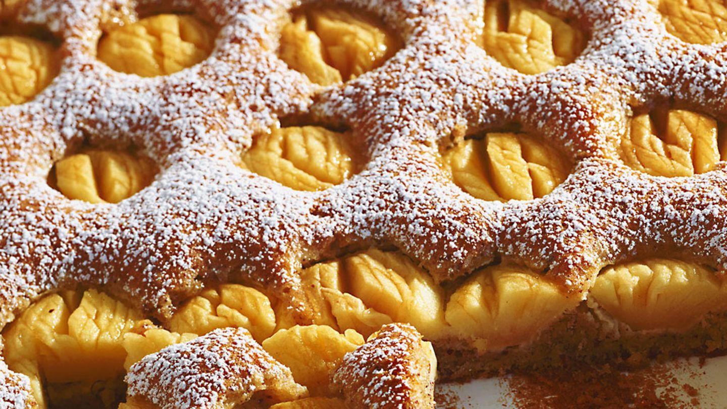 Apfelkuchen vom Blech Rezept - [ESSEN UND TRINKEN]