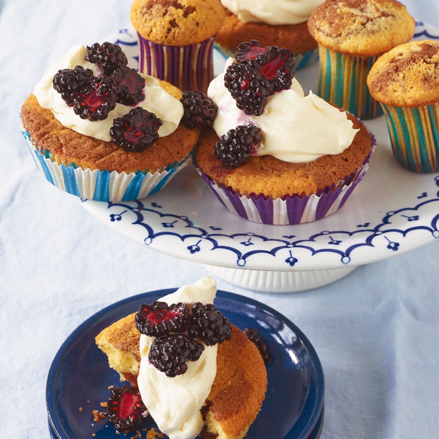 Marmor-Brombeer-Cupcakes