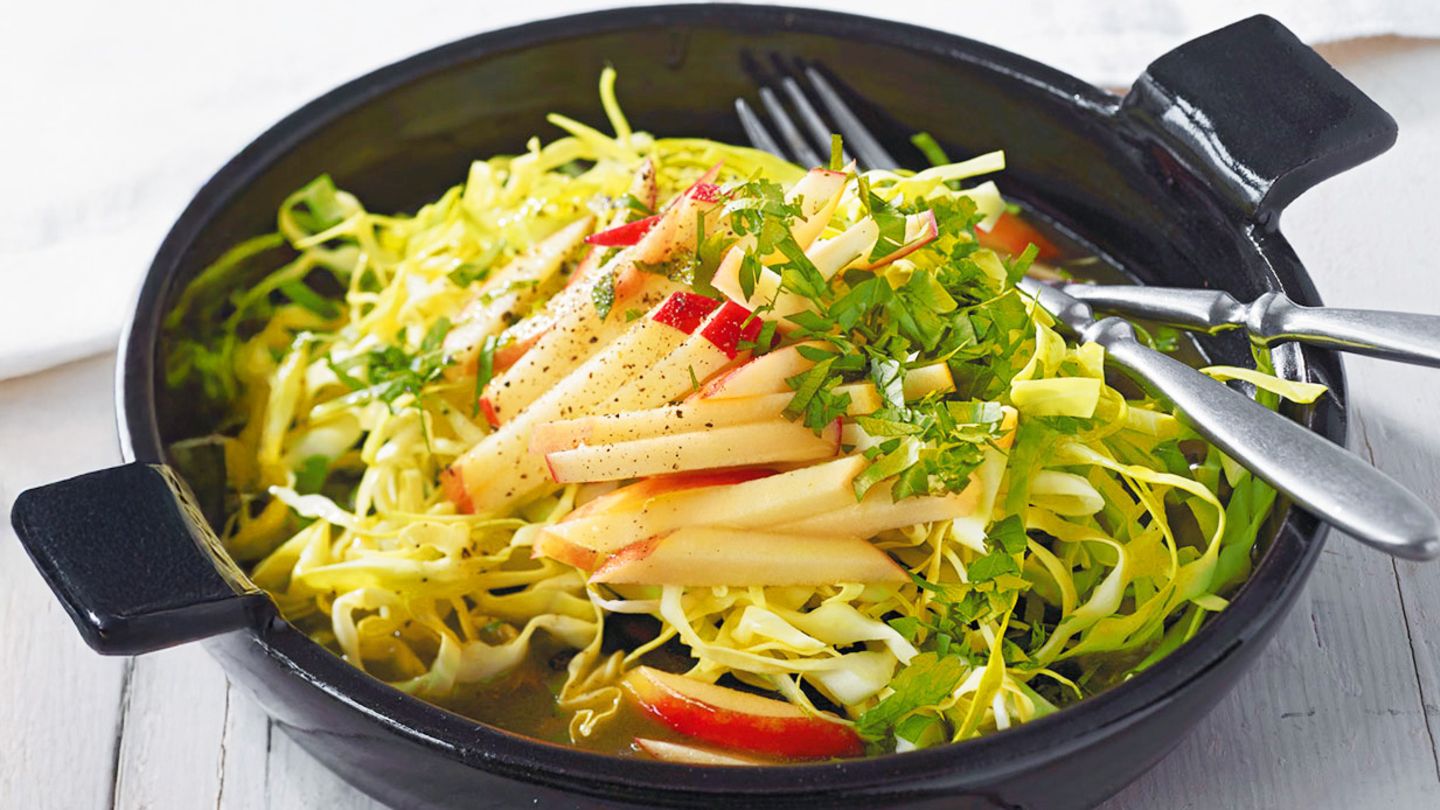 Apfel-Spitzkohl-Salat: einfach und lecker
