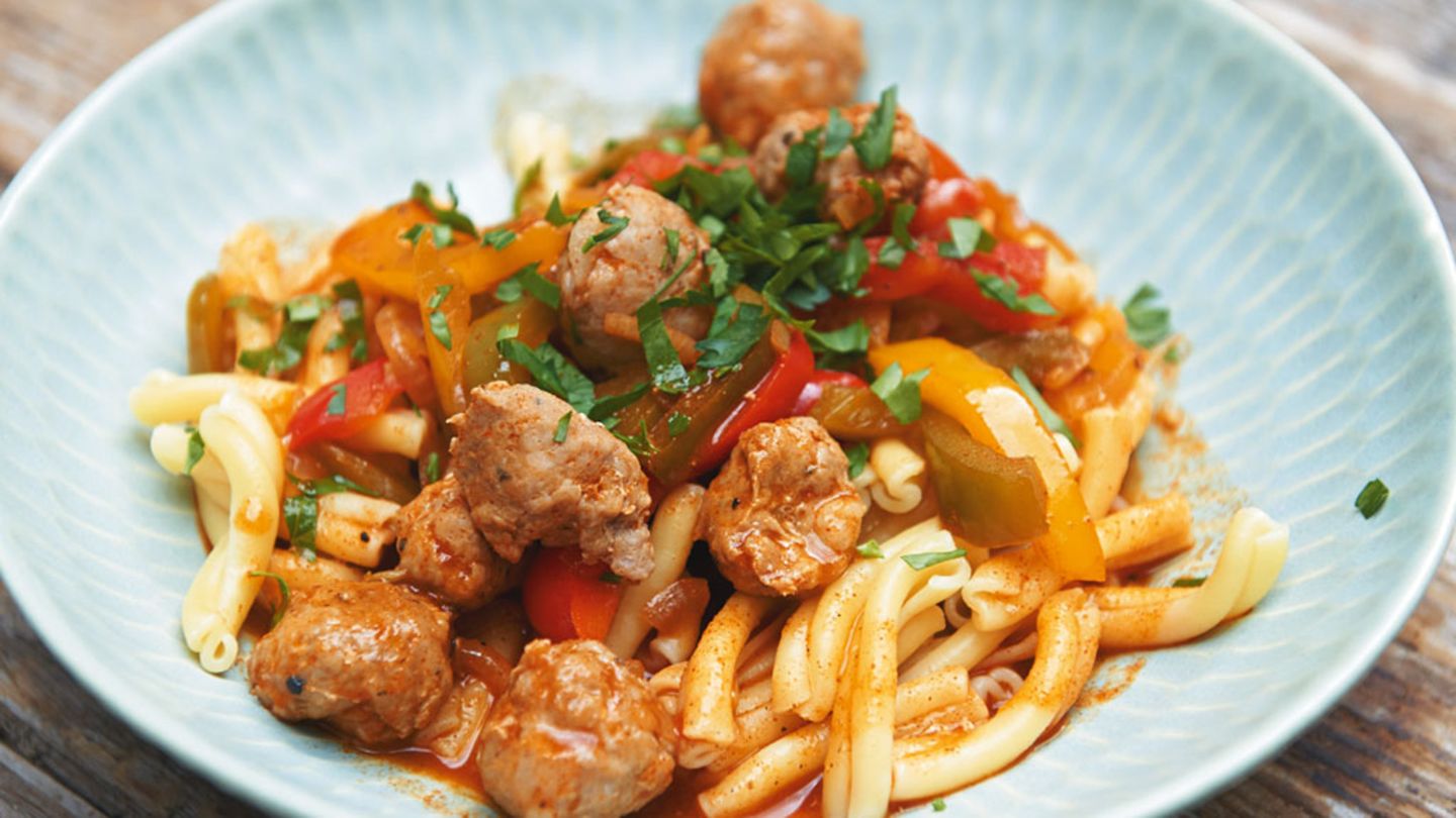 Buntes Wurstchengulasch Rezept Essen Und Trinken 