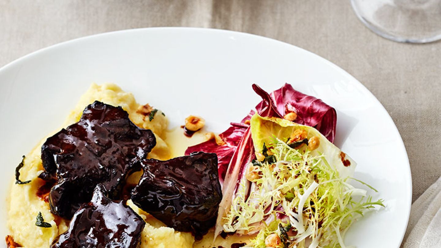 Geschmortes Rindfleisch mit Kartoffelpüree und Haselnussbutter Rezept