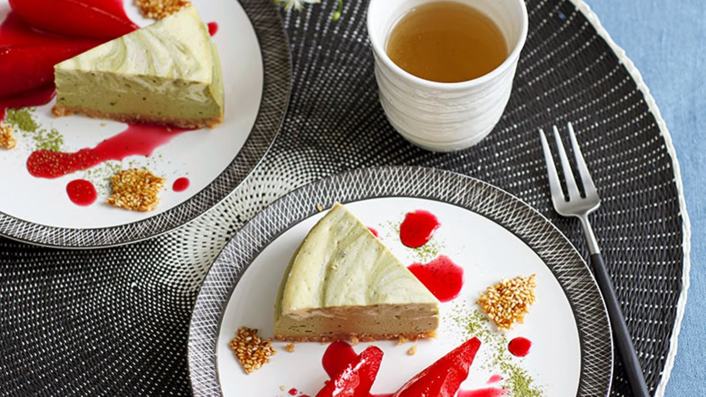 Matcha-Cheesecake mit pochierten Birnen Rezept