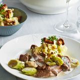 Kalbs-Lauch-Gulasch mit Kartoffel-Pfifferlings-Stampf