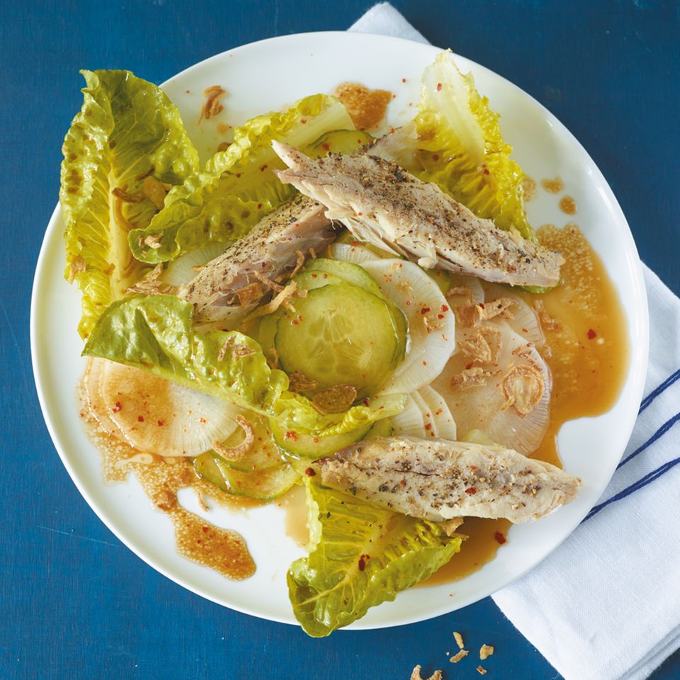 Gurken-Rettich-Salat mit Makrele