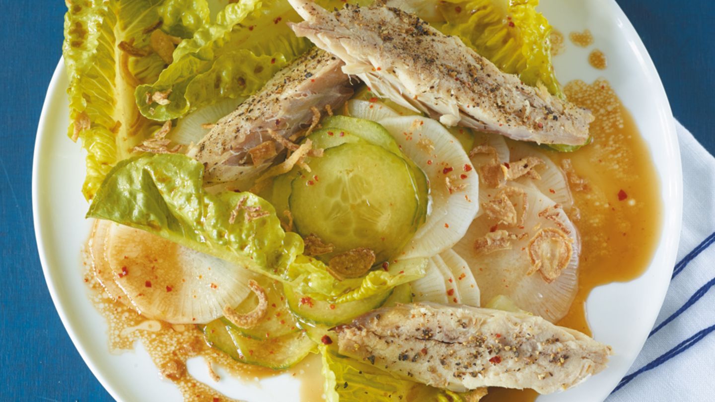 Gurken-Rettich-Salat mit Makrele Rezept