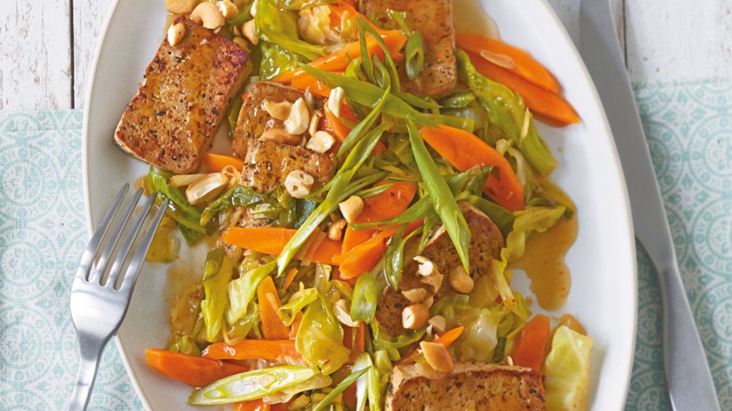 Geschmorter Weißkohl mit Tofu Rezept