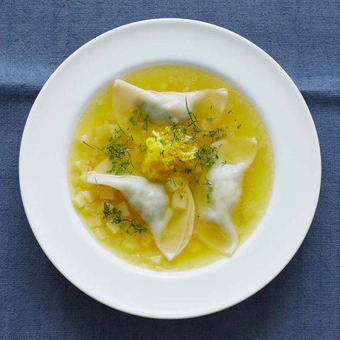 Gelbe-Bete-Suppe mit Kartoffel-Wan-Tan