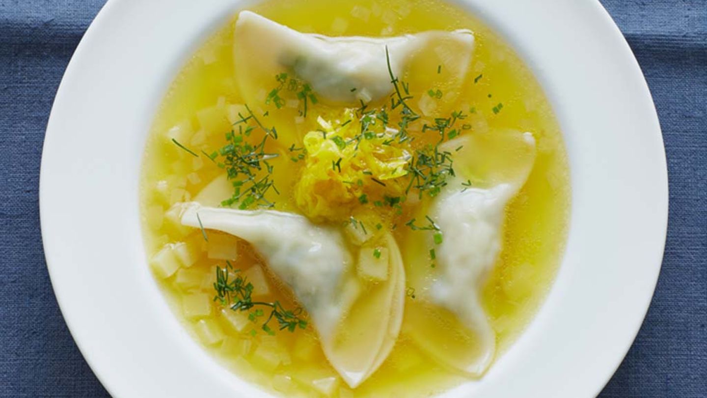 Gelbe-Bete-Suppe mit Kartoffel-Wan-Tan Rezept