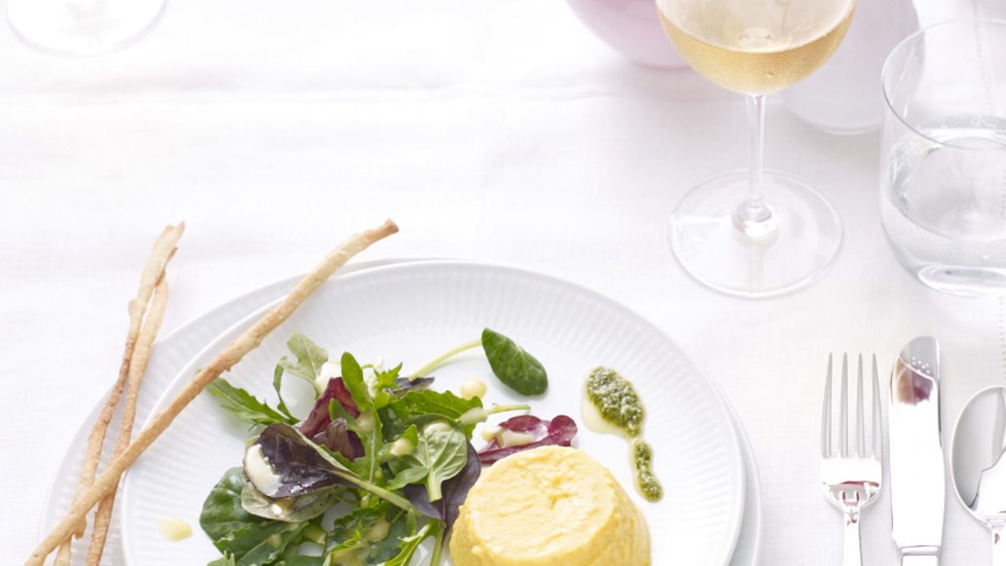 Kürbis-Flan mit Salat und Feldsalat-Pesto Rezept