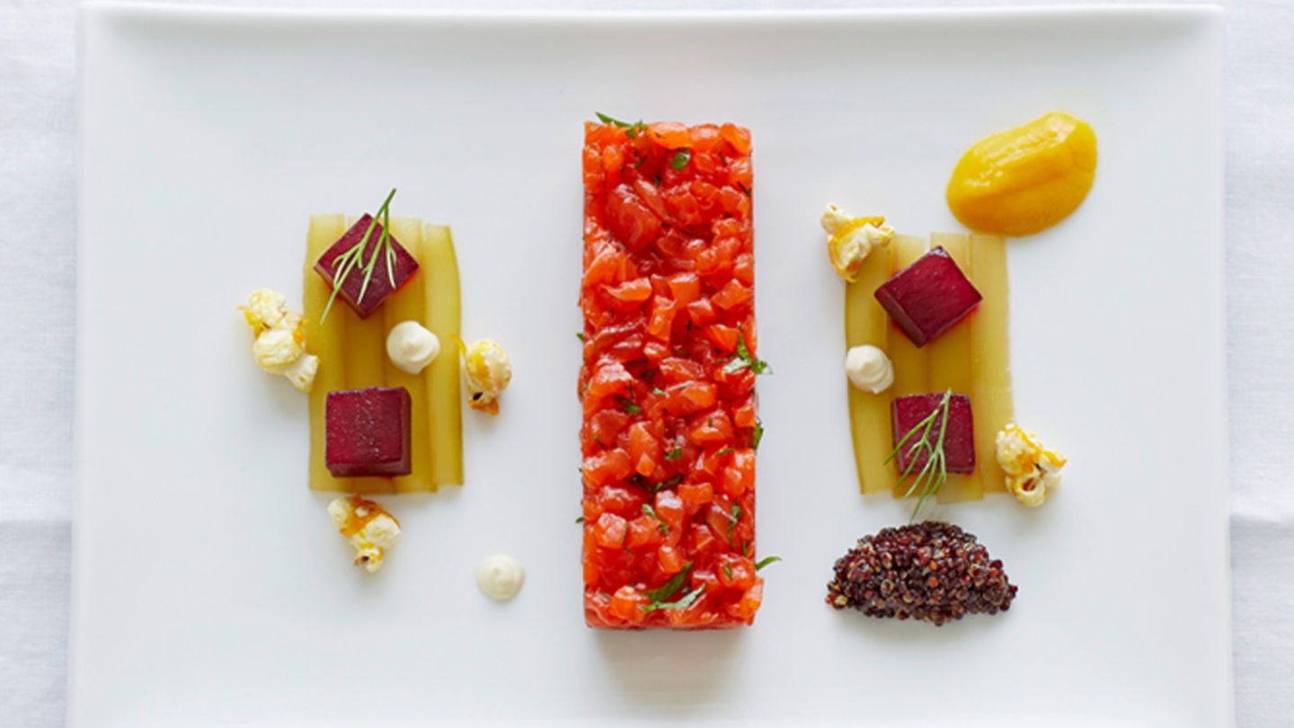 Lachstatar mit dreierlei Gemüse und Orangen-Popcorn Rezept