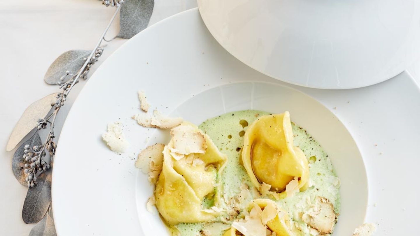 Ricotta-Walnuss-Tortellini mit Frühlingszwiebelsauce Rezept