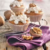 Cupcakes mit Ahornsirup und Walnüssen