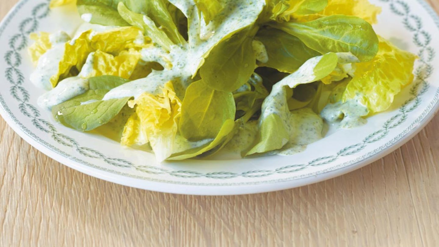 Salat mit Kräuter-Dressing Rezept - [ESSEN UND TRINKEN]