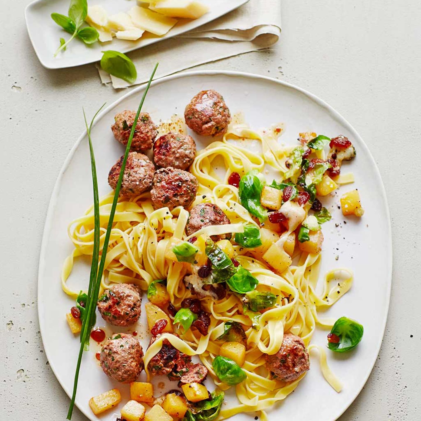 Tagliatelle mit Hackbällchen