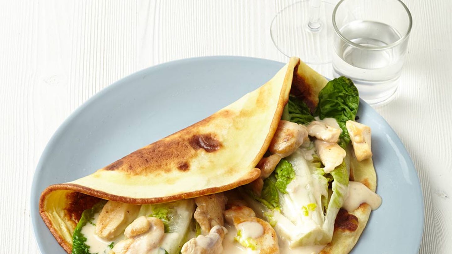 Pfannkuchen mit Hähnchenbrust in Parmesansauce Rezept