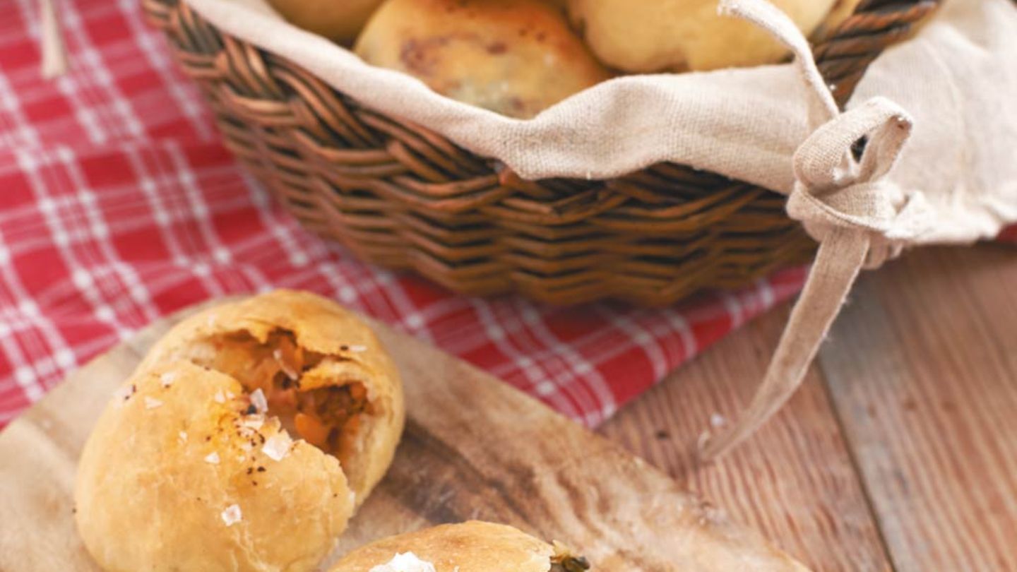 Gefüllte Pizza-Brötchen mit Spinatfüllung Rezept