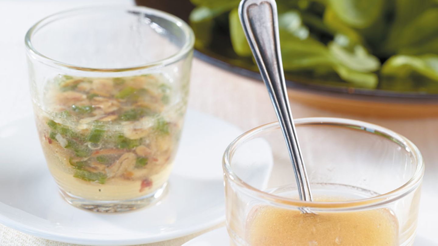 Feldsalat mit Orangen-Zwiebel-Vinaigrette Rezept - [ESSEN UND TRINKEN]