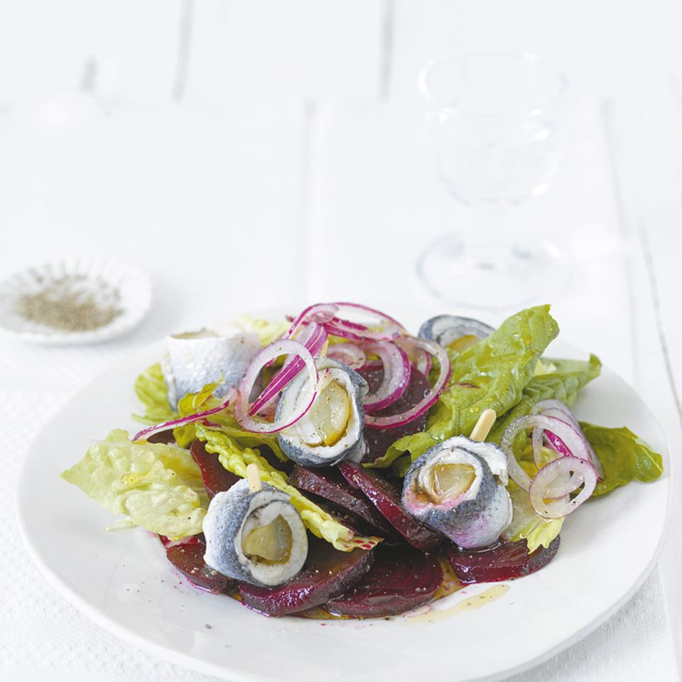 Rote-Bete-Salat mit Rollmops