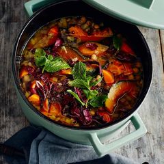 Radicchio-Linsen-Eintopf mit grünem Hokkaido