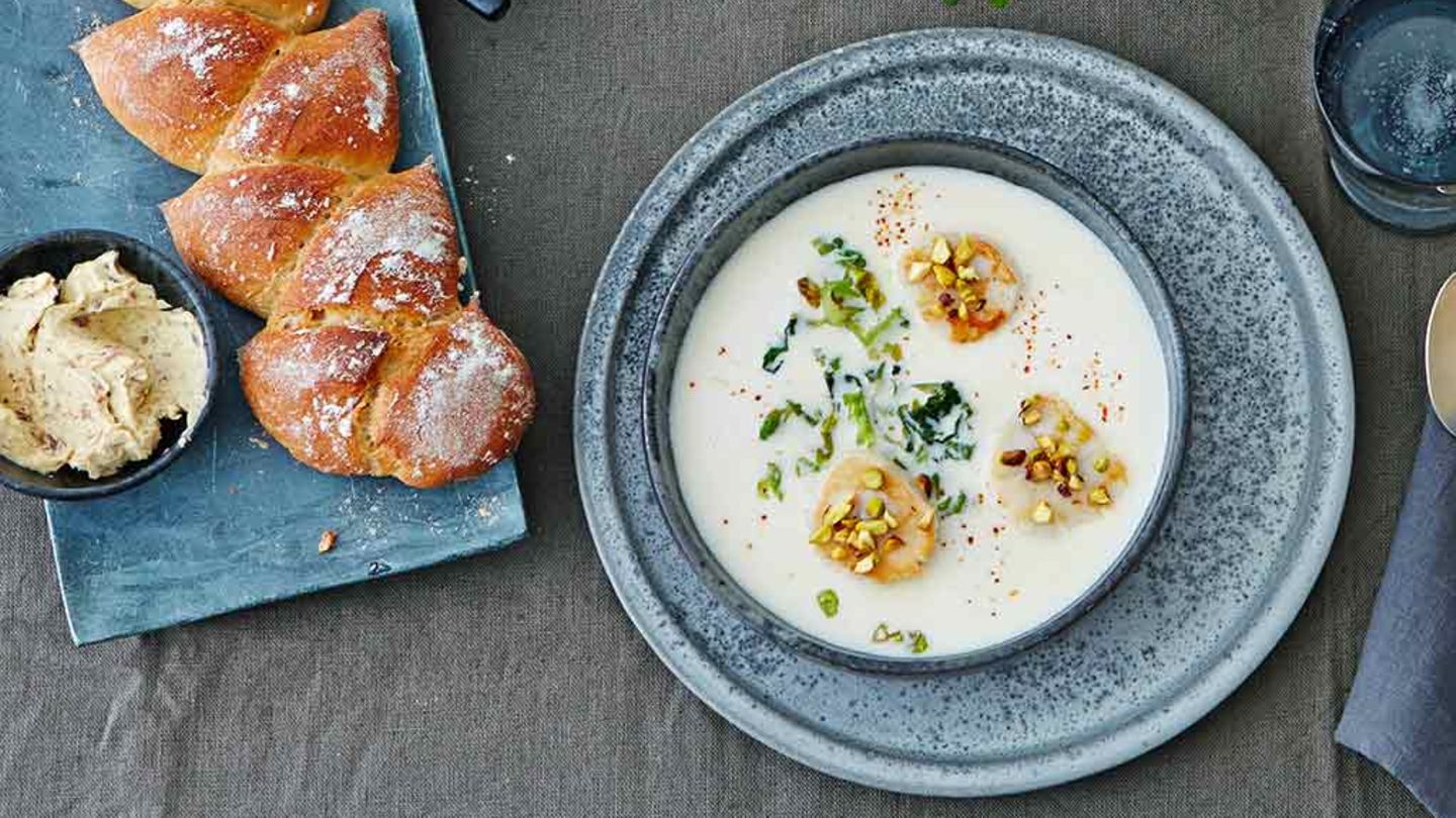 Parmesansuppe mit Jakobsmuscheln Rezept