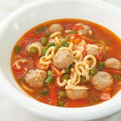 Tomaten-Nudelsuppe