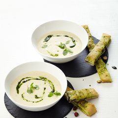 Sellerie-Rahm-Suppe mit Focaccia
