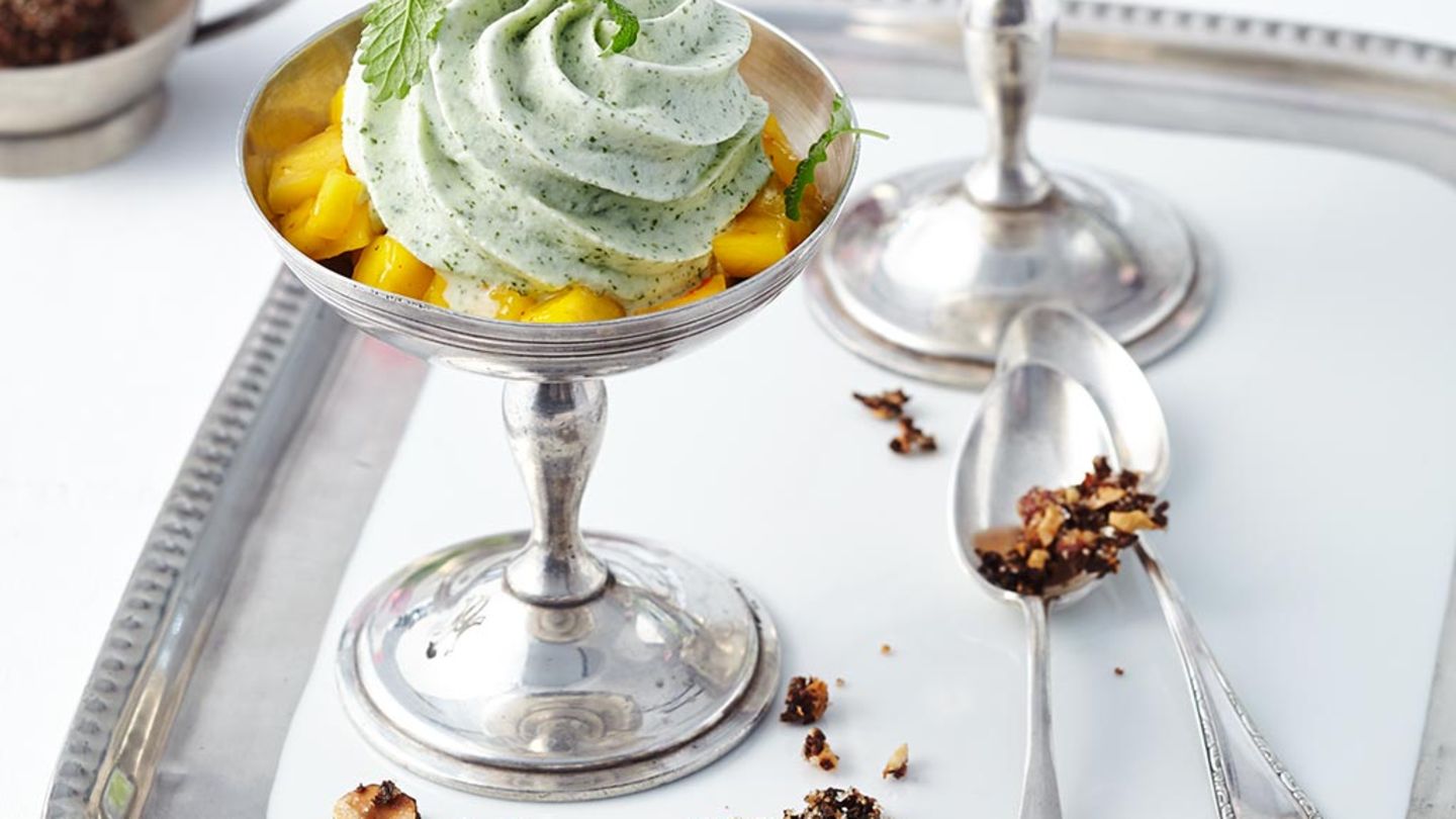Frozen Yogurt mit Zitronenmelisse Rezept