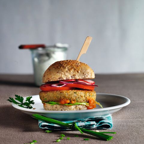 Veggie-Burger mit Kräuterdip