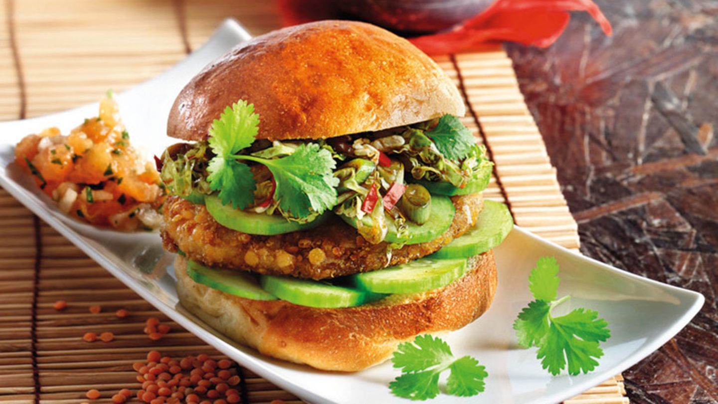 Asiatischer Linsen-Burger mit Tomaten-Koriander-Dip Rezept