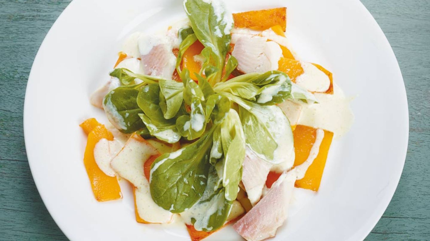 Feldsalat mit Kürbis und Forelle Rezept