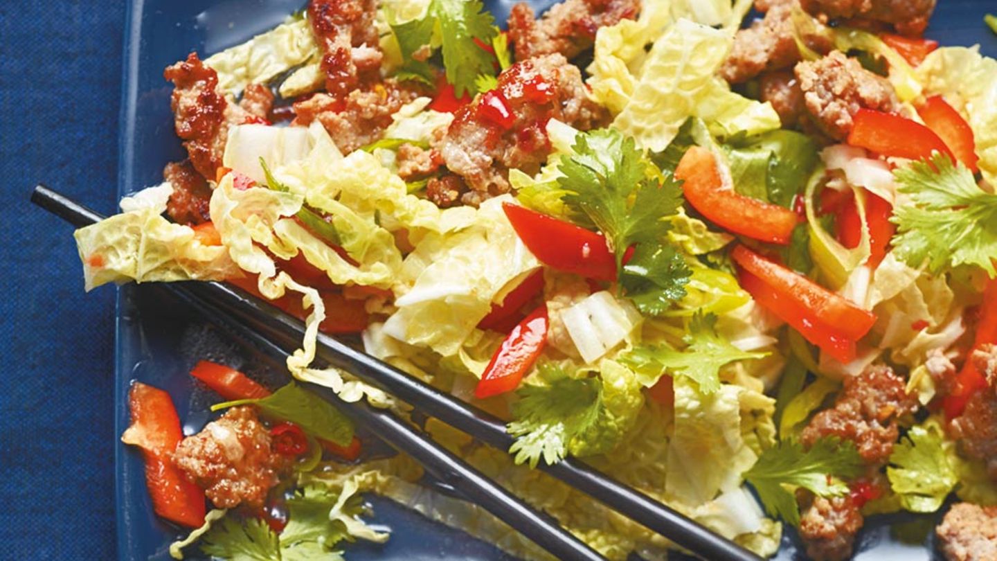 Chinakohlsalat mit Mett Rezept