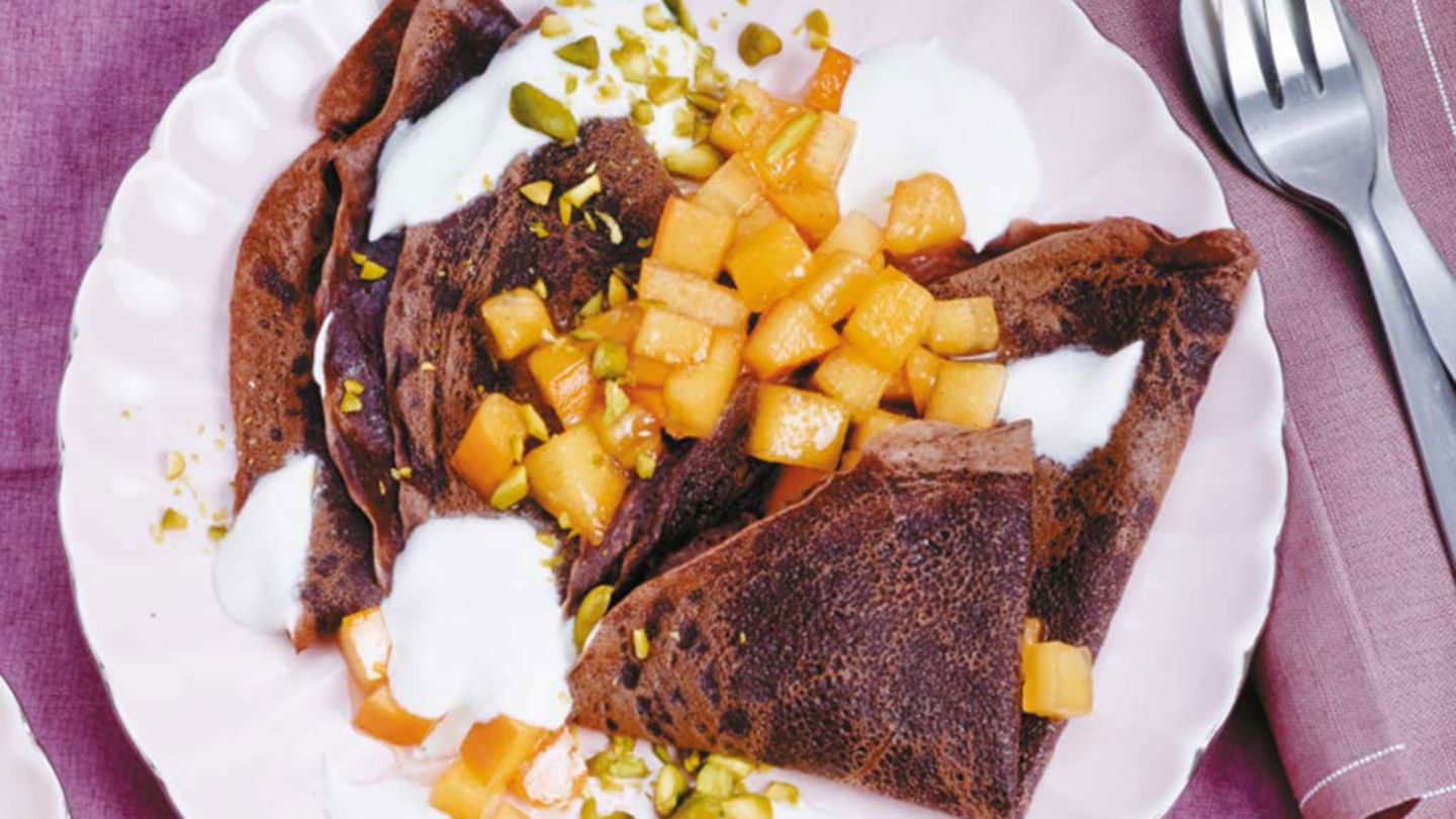 Schoko-Crêpes mit Kaki-Salat Rezept