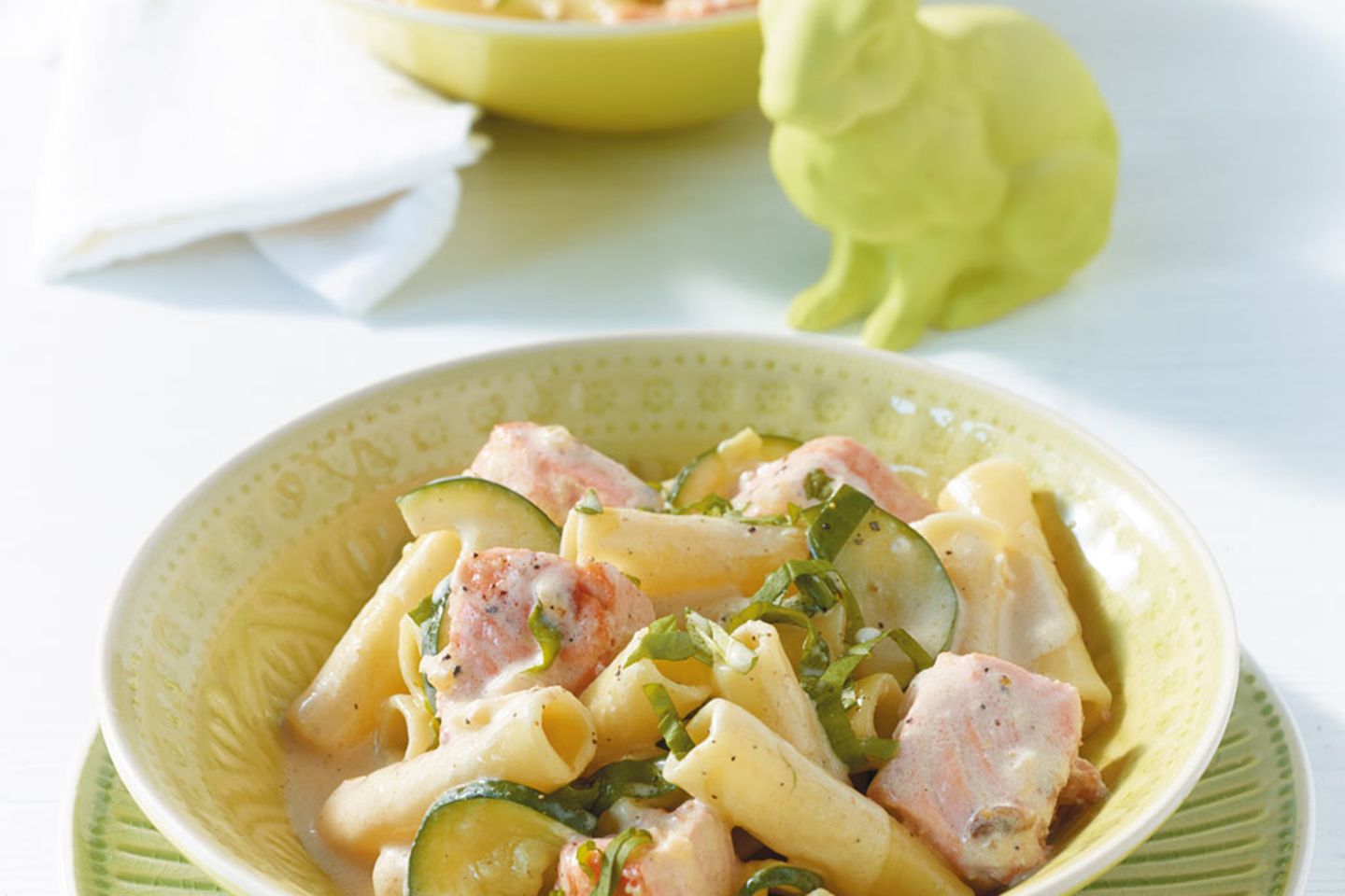 Lachs Pasta Mit Zucchini Rezept Essen Und Trinken