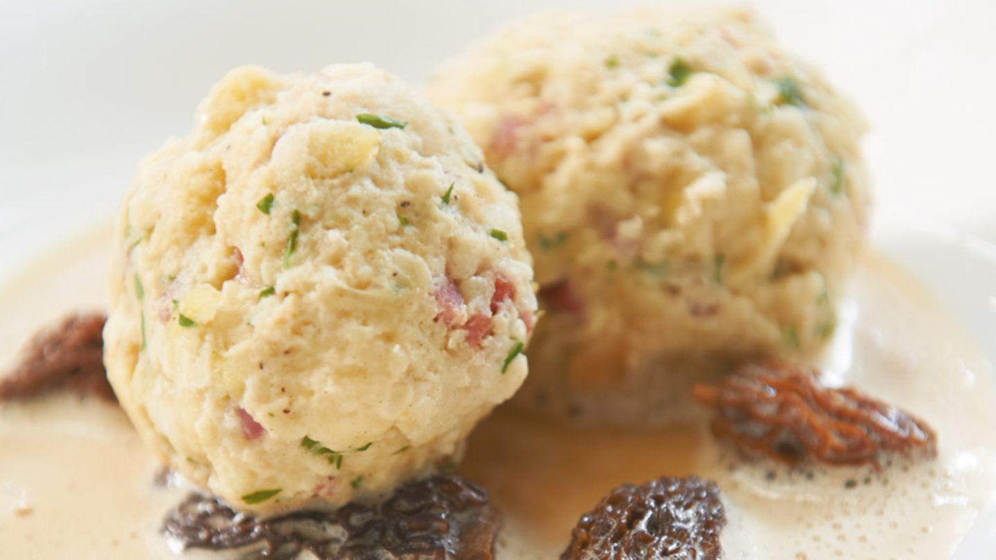 Speck-Apfel-Knödel mit Morchelsauce Rezept